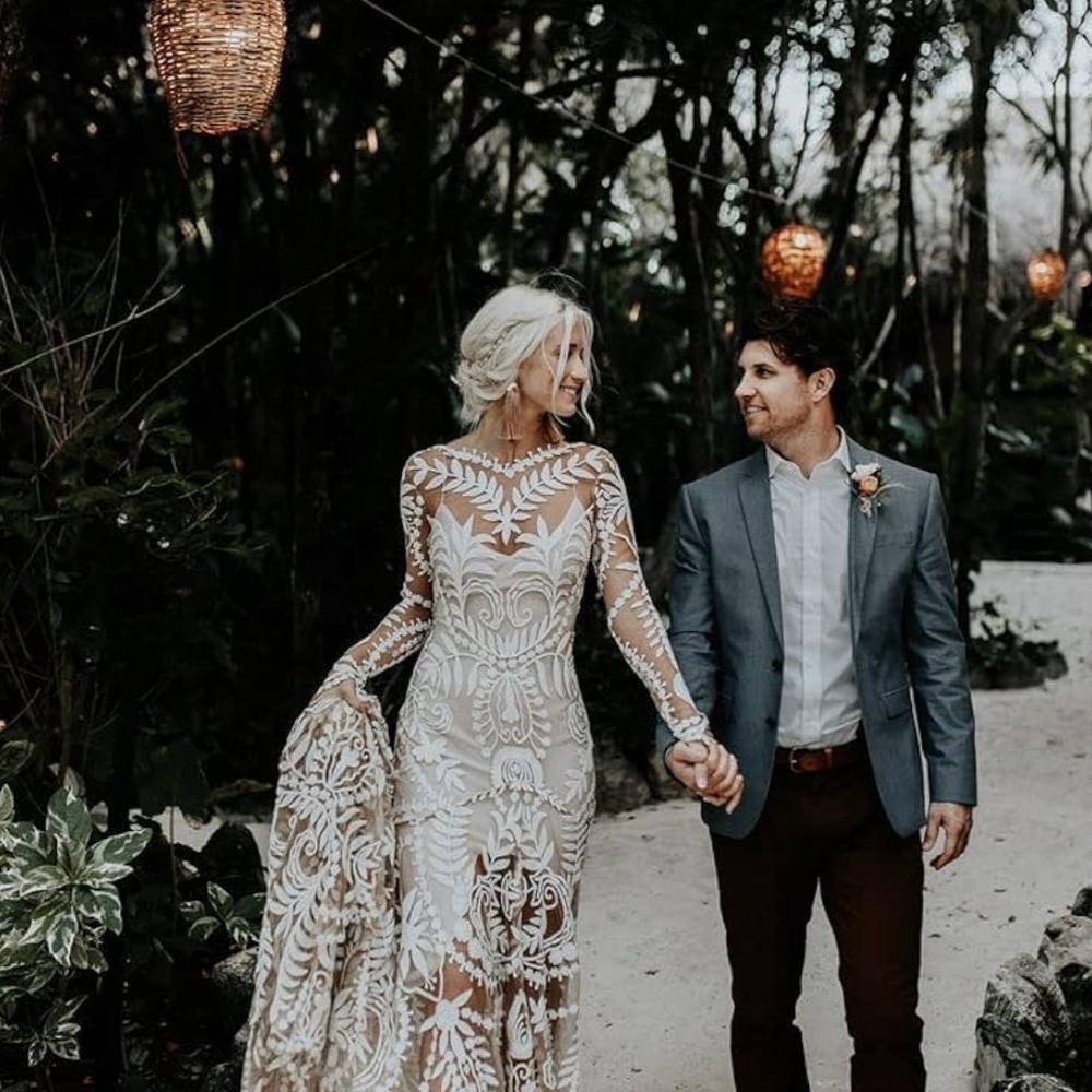 Elegant Ivory Lace Boho Women's Wedding Dress - Picture 2 of 8